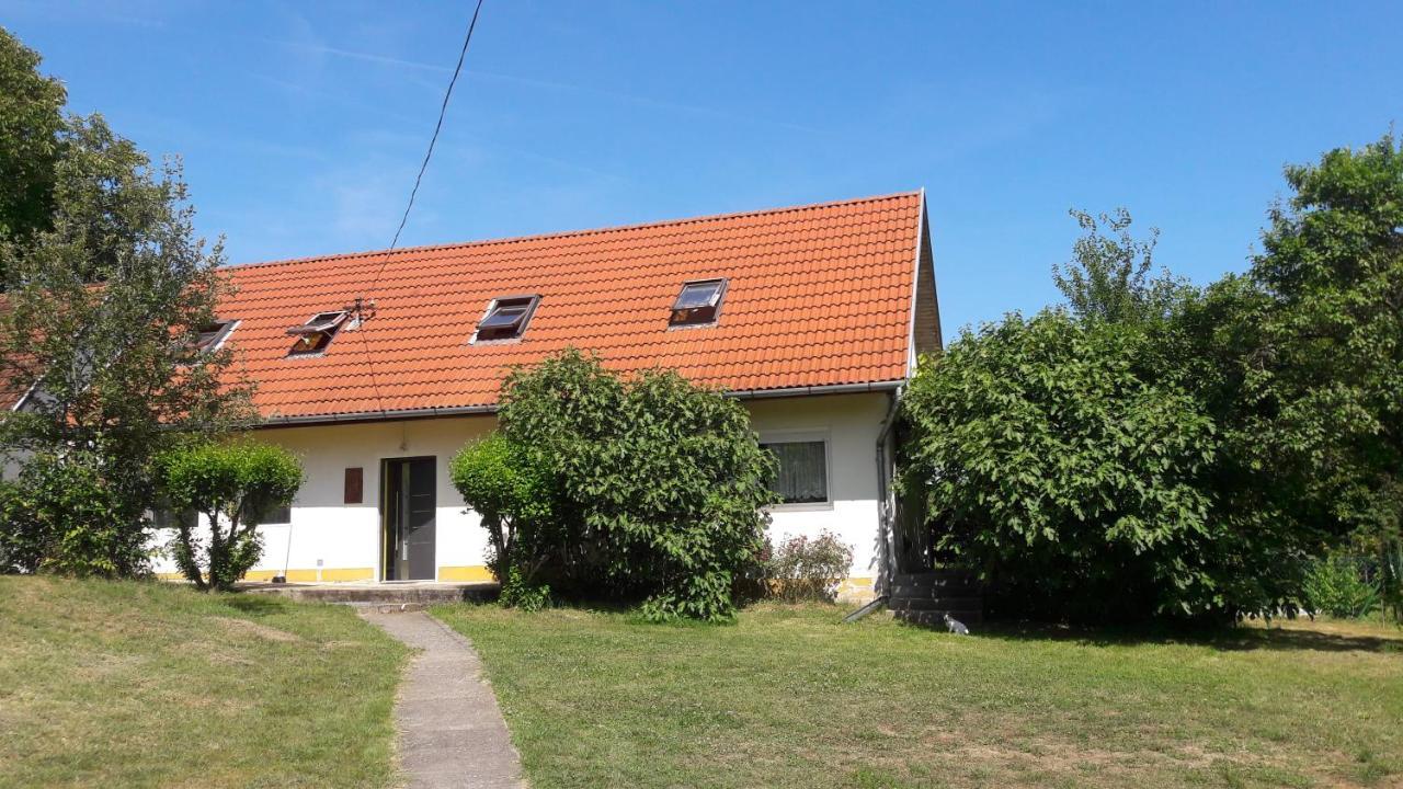 Ferienhaus Plattensee/Balaton Villa Szolad Exteriör bild